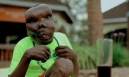 恐丑的娱乐吃瓜人照片